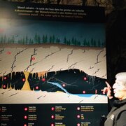Panneau d'information sur le massif calcaire