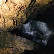 A l'extérieur des grottes