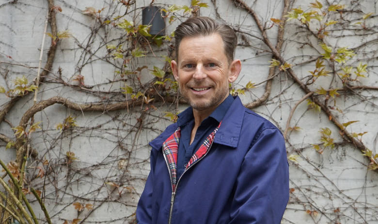 De nombreuses jambes en train de courir